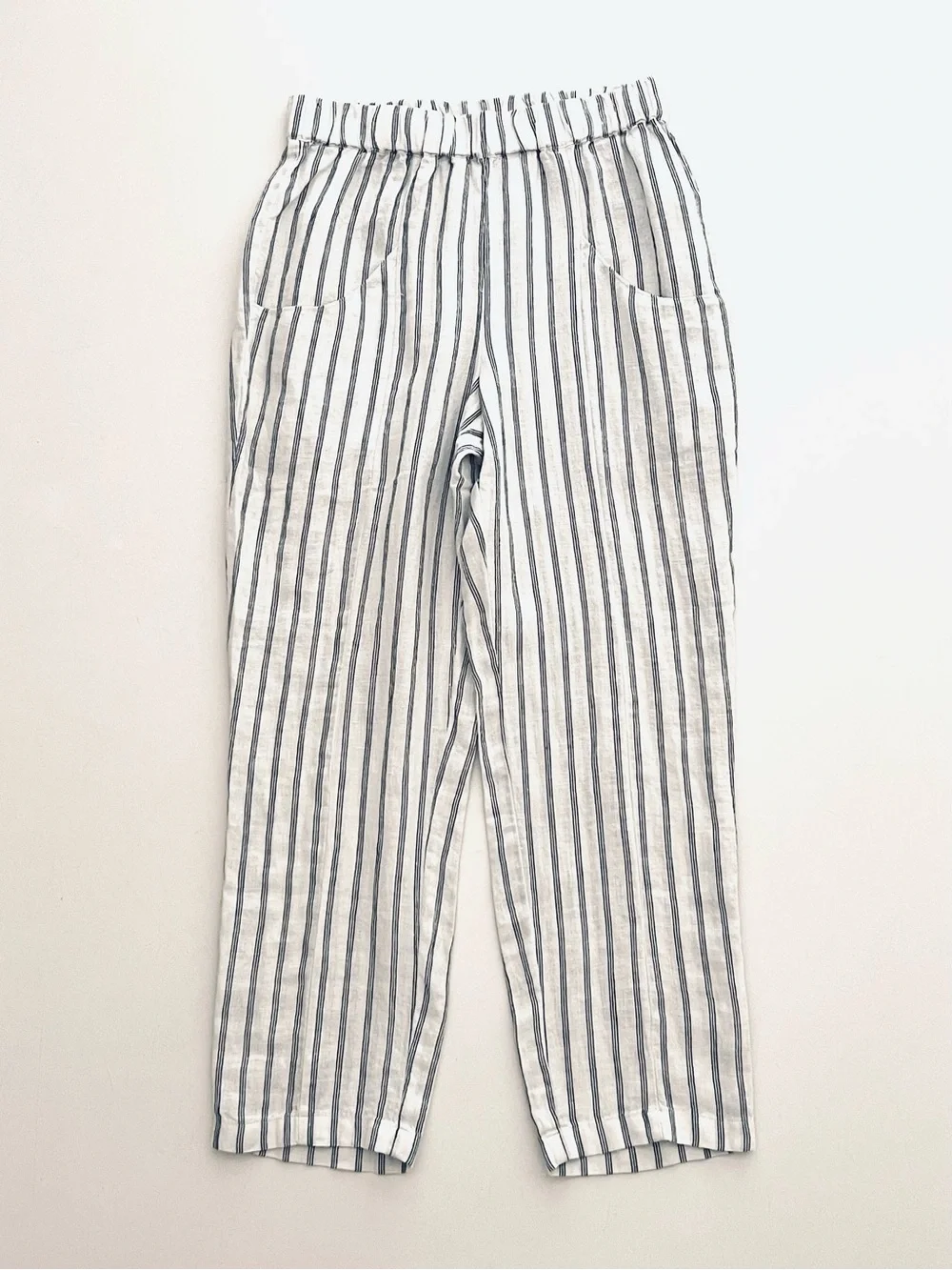 NWT Quince European Linen Tapered Ankle Pants in Oatmeal/Black Pinstripe Size: S